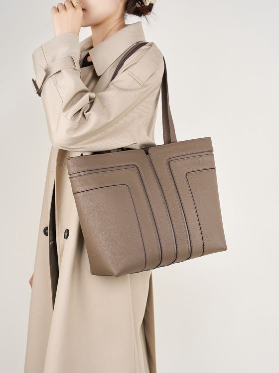 Elova Handcrafted Genuine Leather Crossbody Bag in Black - E234