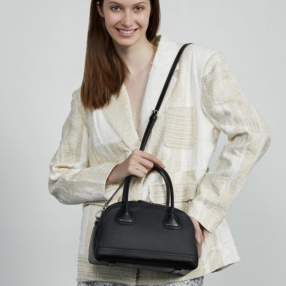 Elova Handcrafted Genuine Leather Crossbody Bag in Black - E660 view 2