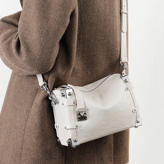 Elova Handcrafted Genuine Leather Crossbody Bag in Black - E398 view 6