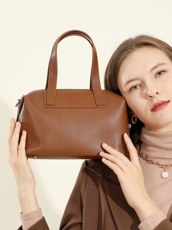 Elova Handcrafted Genuine Leather Crossbody Bag in Black - E558 view 5