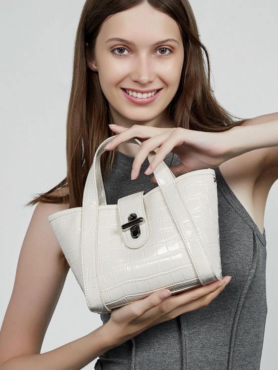 Elova Handcrafted Genuine Leather Tote Bag in Black - E647 view 3