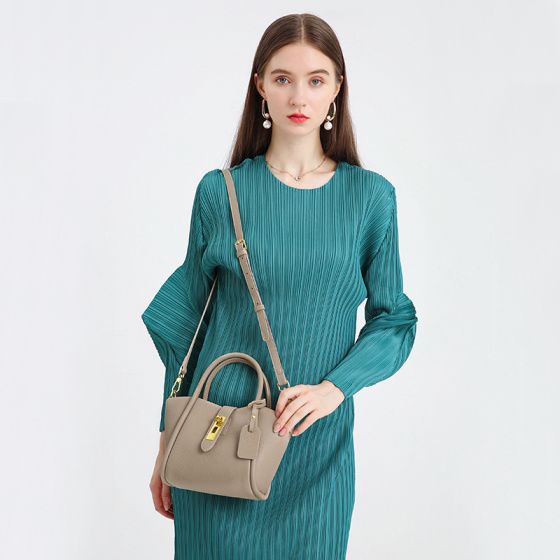 Elova Handcrafted Genuine Leather Crossbody Bag in Black - E319 view 4