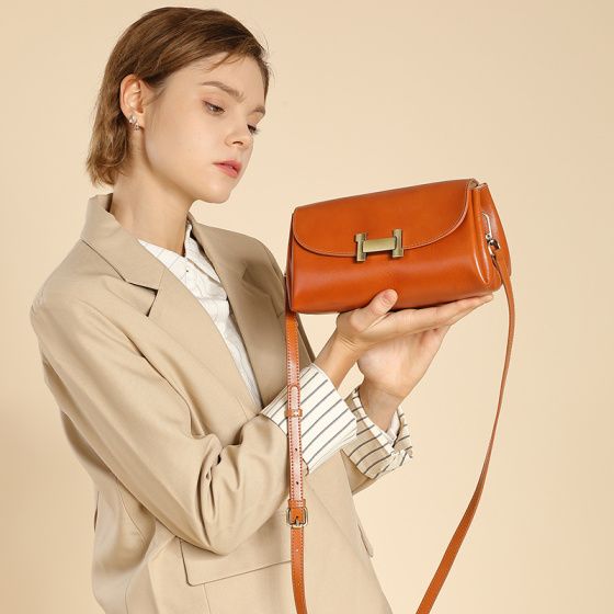 Elova Handcrafted Genuine Leather Crossbody Bag in Black - E499 view 2