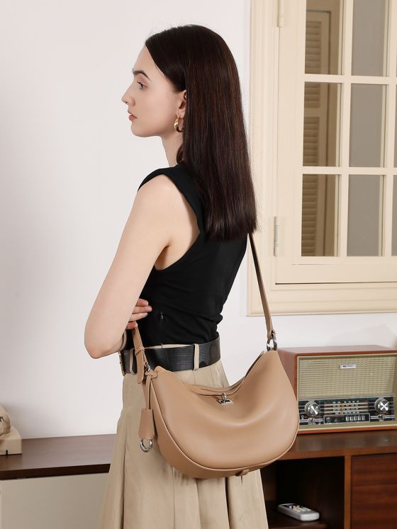 Elova Handcrafted Genuine Leather Crossbody Bag in Black - E705 view 7