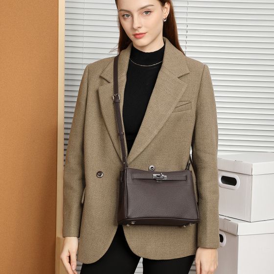 Elova Handcrafted Genuine Leather Crossbody Bag in Black - E534 view 7