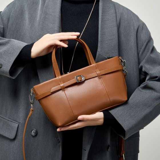 Elova Handcrafted Genuine Leather Crossbody Bag in Black - E552 view 2