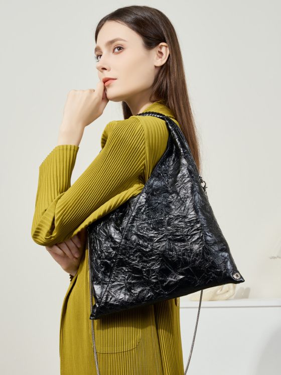 Elova Handcrafted Genuine Leather Tote Bag in Black - E546