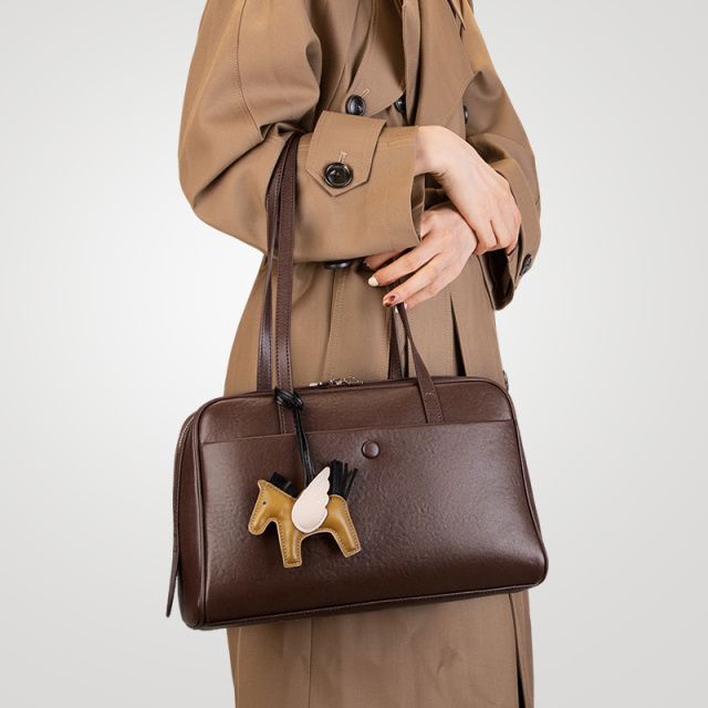 Elova Handcrafted Genuine Leather Bag in Black - E811 view 8