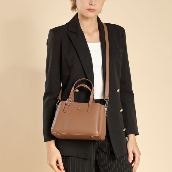 Elova Handcrafted Genuine Leather Crossbody Bag in Black - E493