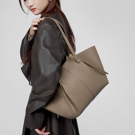 Elova Handcrafted Genuine Leather Tote Bag in Black - E524