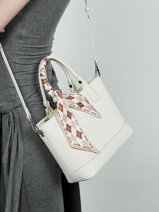 Elova Handcrafted Genuine Leather Bag in Black - E662 view 4