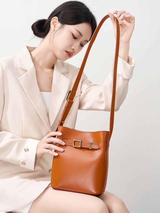 Elova Handcrafted Genuine Leather Crossbody Bag in Black - E640 view 7