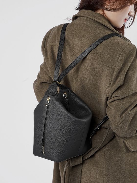 Elova Handcrafted Genuine Leather Bag in Black - E514