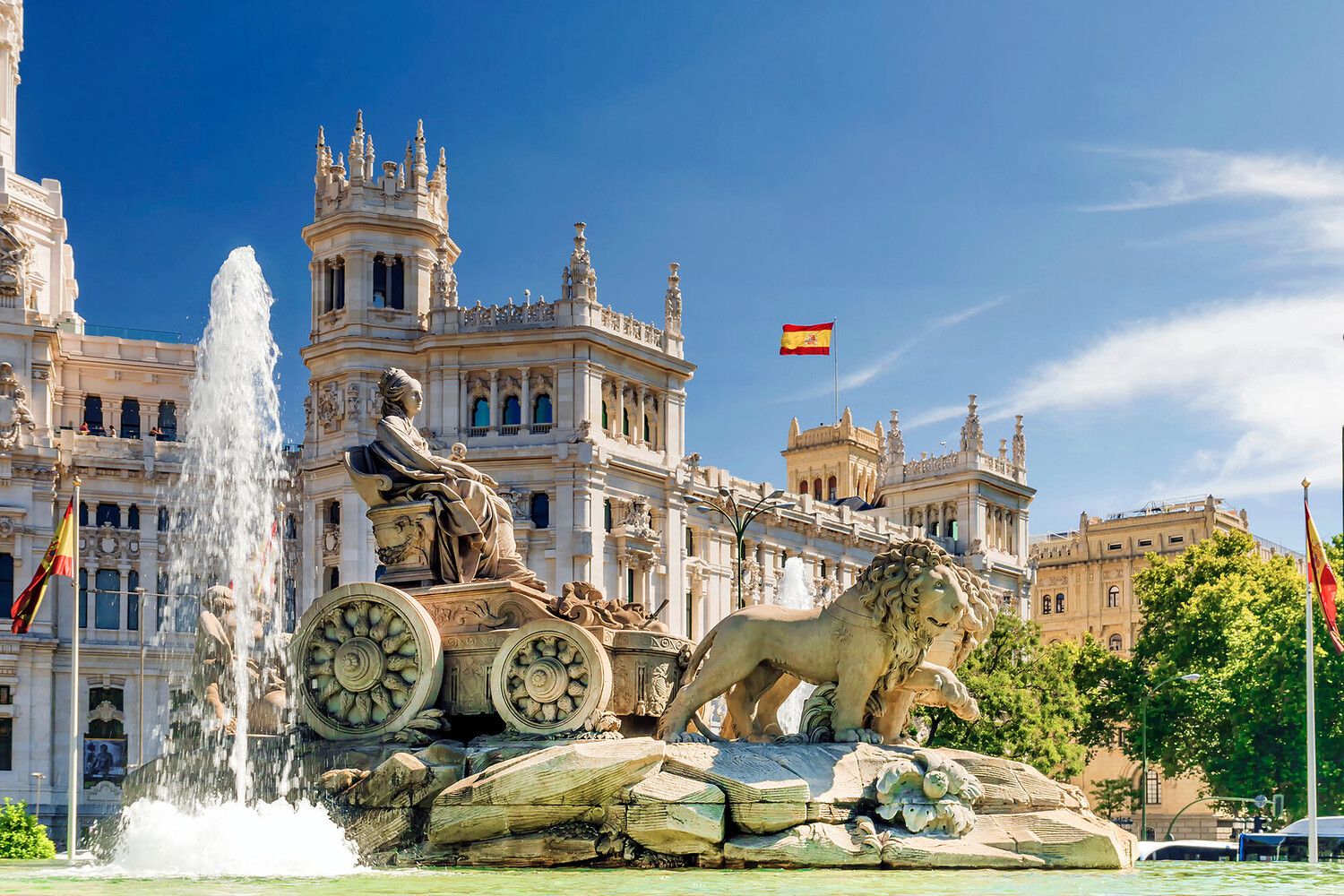 Madrid Highlights: Old Town & Panoramic Small Group Tour with Pickup