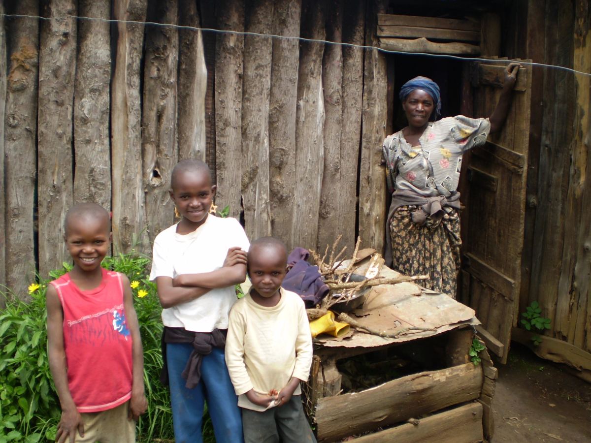 Kenyan Family as part of the Kenyan Stove Project Carbon Zero 