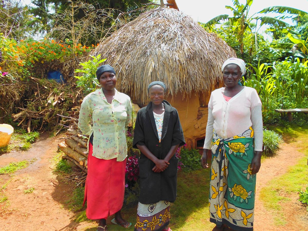 Kenyan Family as part of the Kenyan Stove Project Carbon Zero