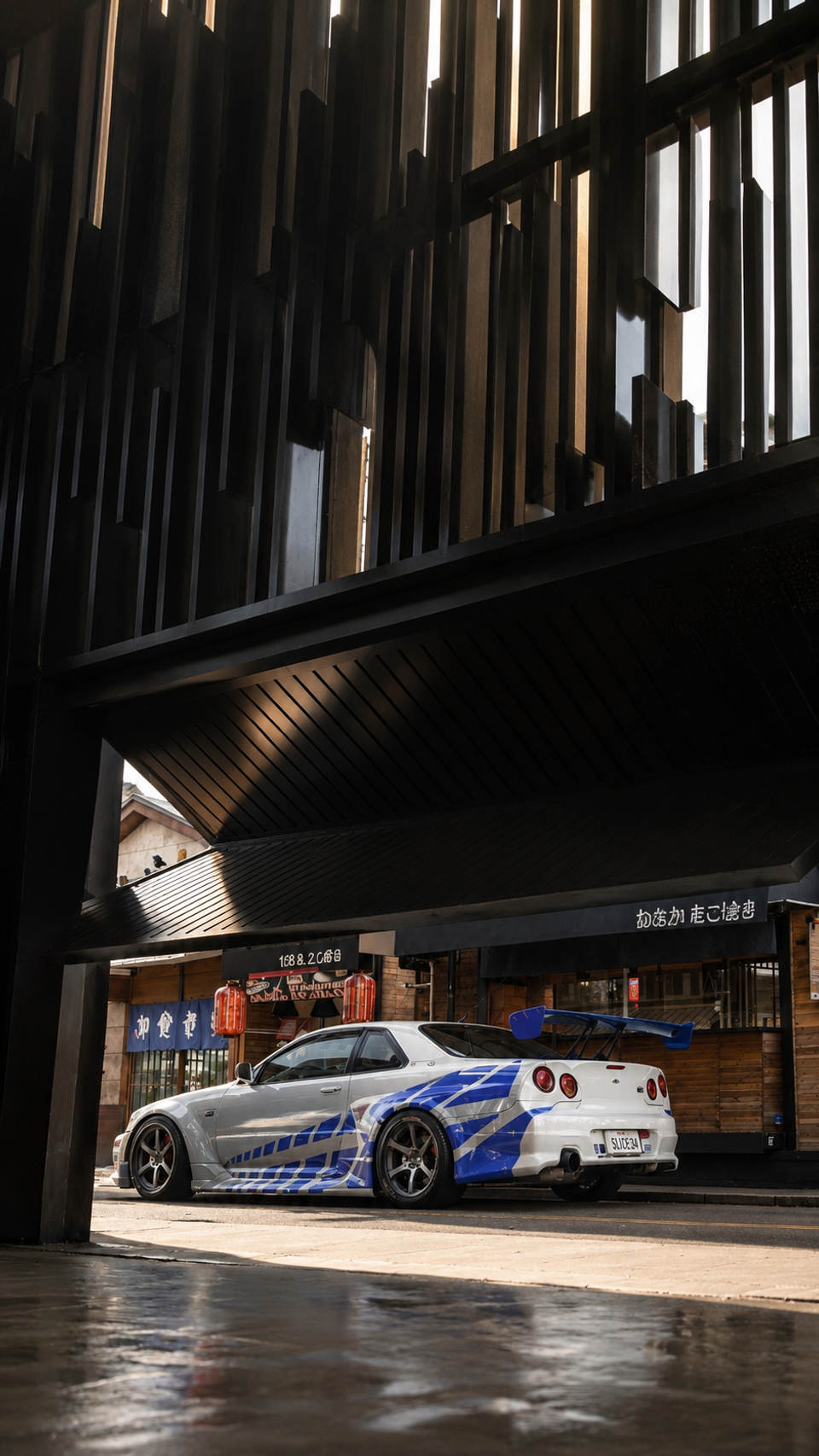 Shinobi — détail de l’ouverture du hangar et de la voiture