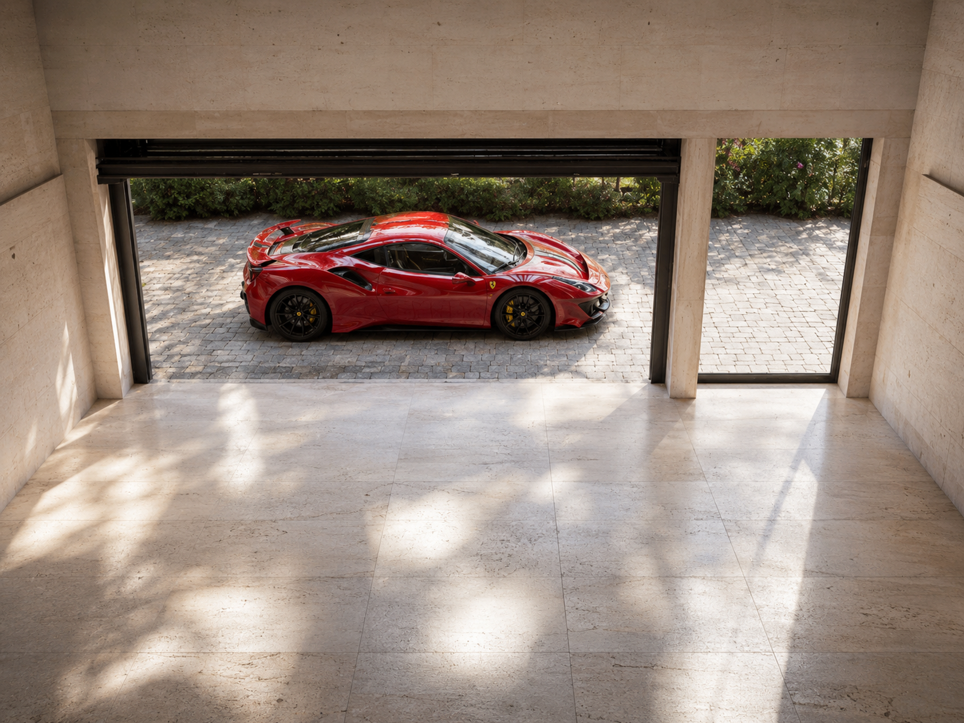 Scuderia — Ferrari à l’extérieur du garage