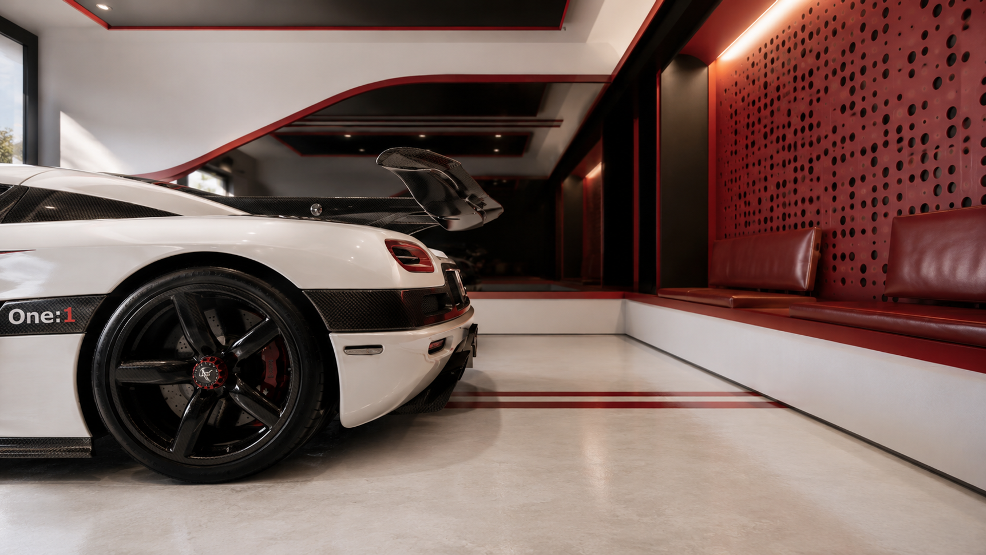 Red Ribbon — profil arrière de la Koenigsegg
