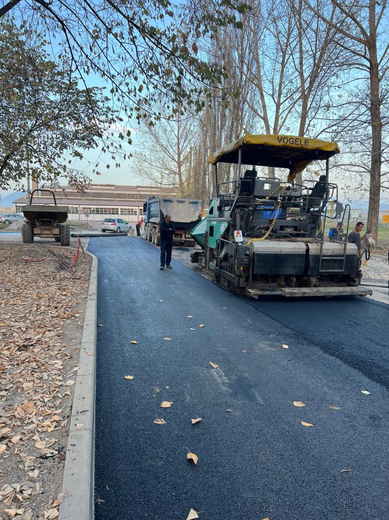 Izgradnja asfalta u krugu fabrike Alumina, Karakaj