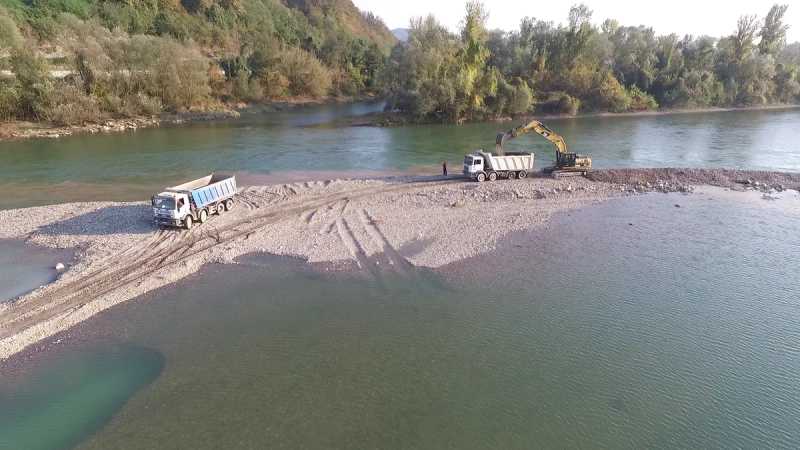 Vađenje pijeska iz Drine