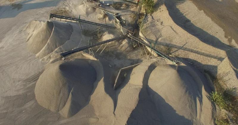 Stroj u šljunkari u Kozluku