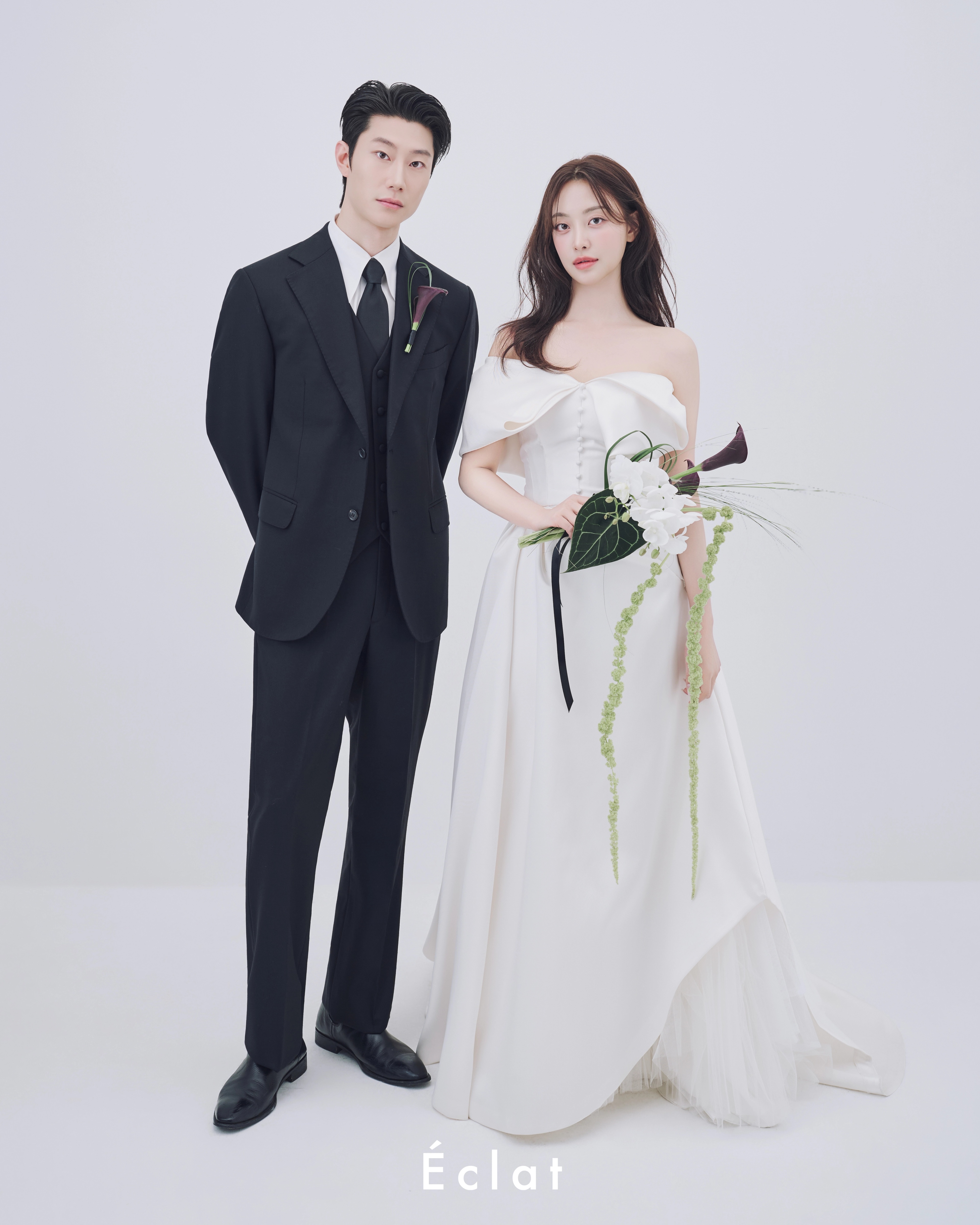 7. 클래식 신랑신부 마주보기 에디토리얼 컷 8. 미니멀 커플 전신 모던 웨딩 화보 9. 우아한 신랑신부 포옹 클래식 컷 10. 절제된 커플 단독 럭셔리 웨딩 화보