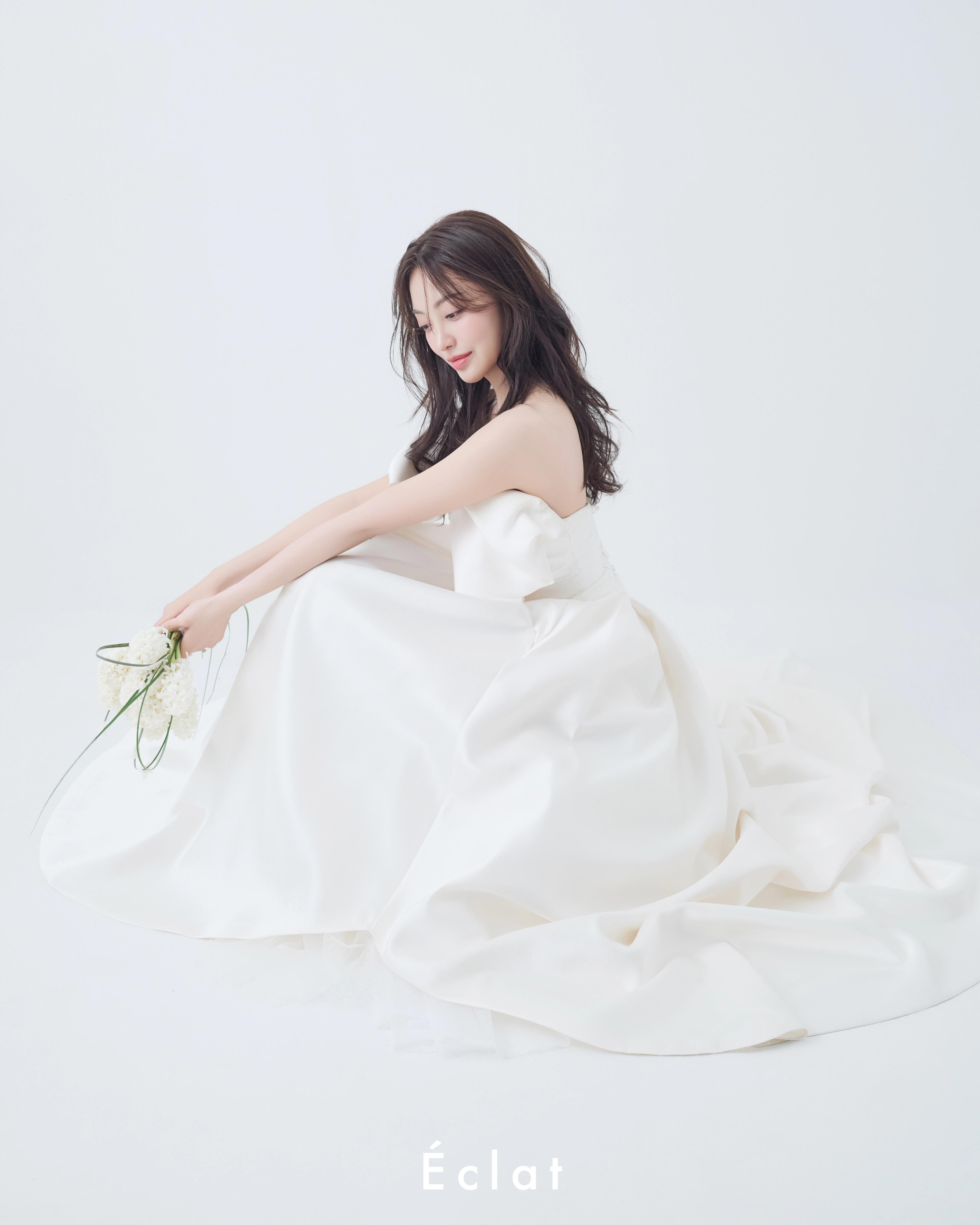 11. 드레스 디테일 에디토리얼 웨딩 컷 12. 미니멀 부케 디테일 클래식 웨딩
