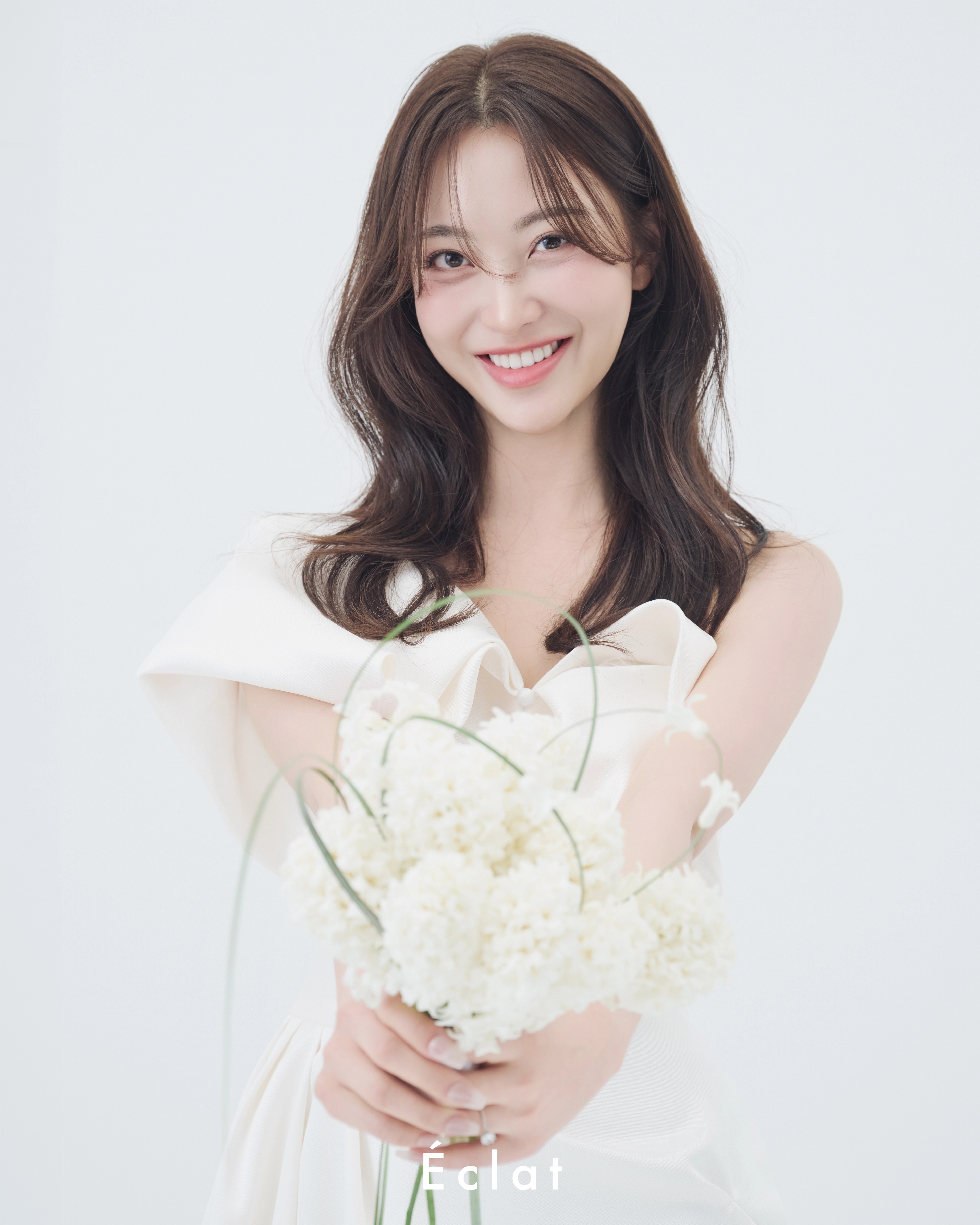 11. 드레스 디테일 에디토리얼 웨딩 컷 12. 미니멀 부케 디테일 클래식 웨딩