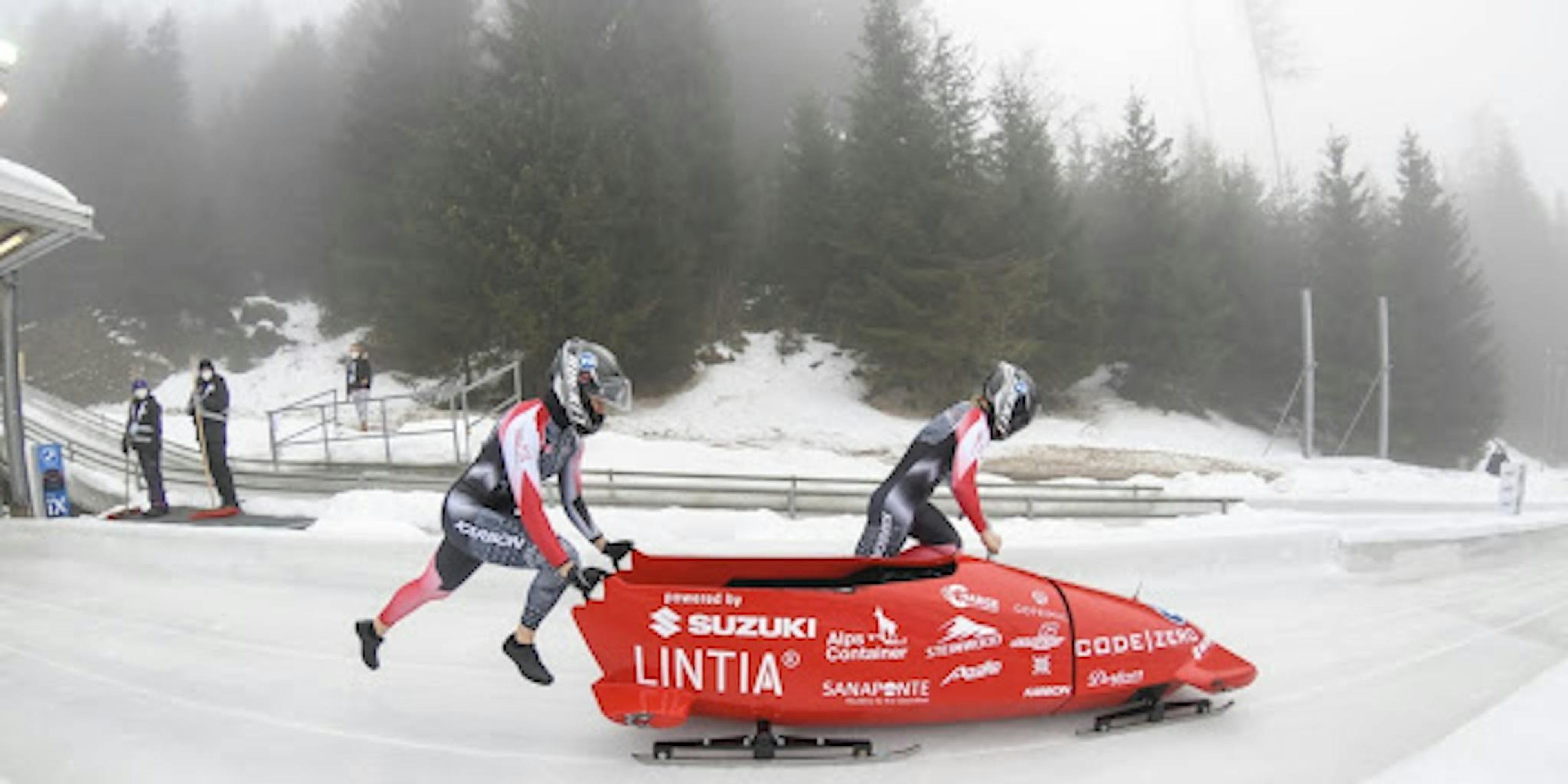 Erica Voss competing in Bobsleigh