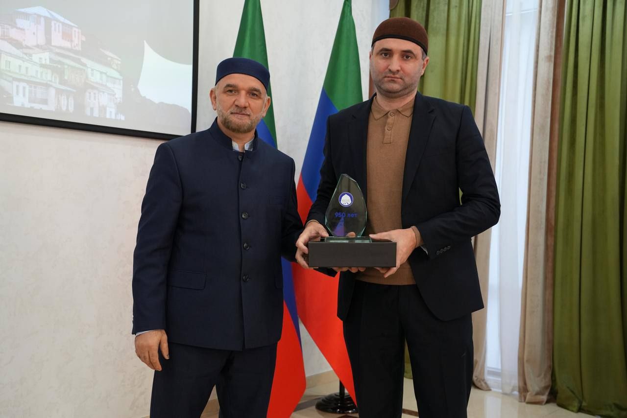 По поручению и от имени Муфтия КЧР Мухаммада-хаджи Эркенова, ректор Карачаево-Черкесского исламского института им. имама Абу Ханифа Ахмад-хаджи Каитов и директор республиканского медресе Расул-хаджи Айбазов приняли участие во Всероссийском форуме «950 лет медресе ан-Низамия: вклад древнейшего университета в культуру и образование России», проходящем при поддержке Главы Республики Дагестан.