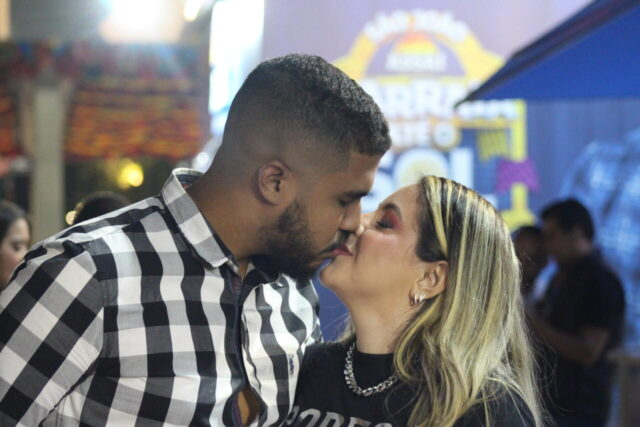 Romantismo Junino: Casais celebram o dia dos namorados no Parque do Povo