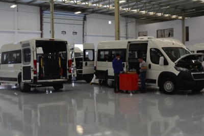 Línea de producción en la planta Apodaca con ambulancias modelos Oregon y Génova en proceso de ensamble