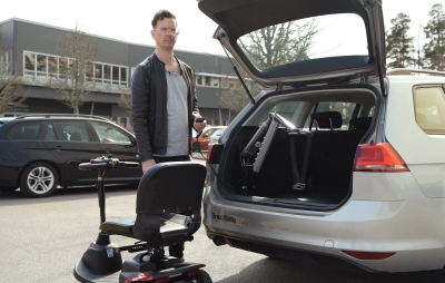 Person using Carolift 100 electric hoist