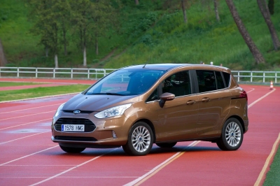 Brown Ford B-Max with Turnout