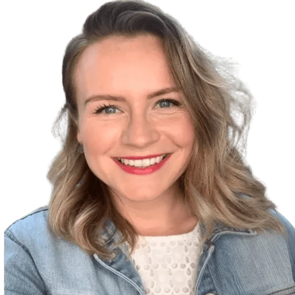 Clare Lee's headshot