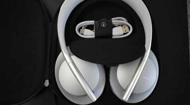 Bose Noise Cancelling Headphones 700