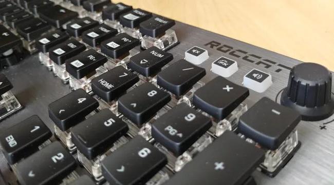 Roccat Vulcan 120 AIMO close-up
