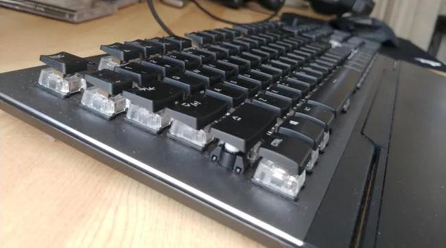 Roccat Vulcan 120 AIMO low angle