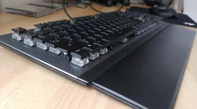 Roccat Vulcan 120 AIMO angle view