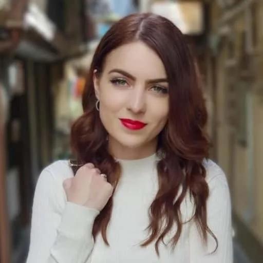 Lauren Chaplin's headshot