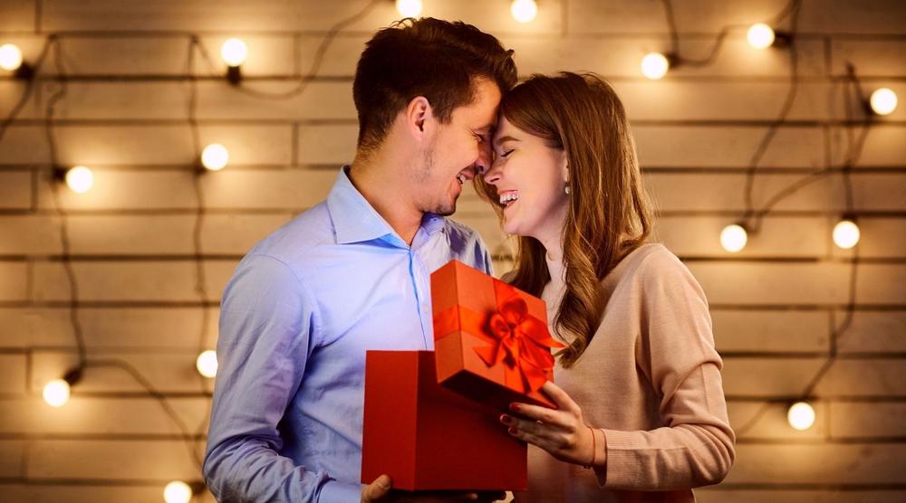 Top 40+ Valentine’s Day gifts for your girlfriend 2026