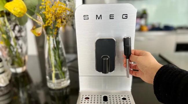 Smeg BCC02 Automatic Coffee Machine review