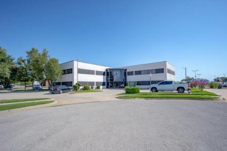 2401 Tee Cir #207, Norman, OK 73069