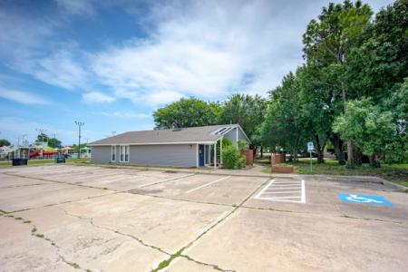 2400 Tee Cir, Norman, OK 73069