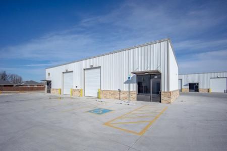 228 Chisholm Trail Way, Mustang, OK 73064 Suite 204