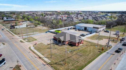 303 SE 4th Street, Moore, OK 73160