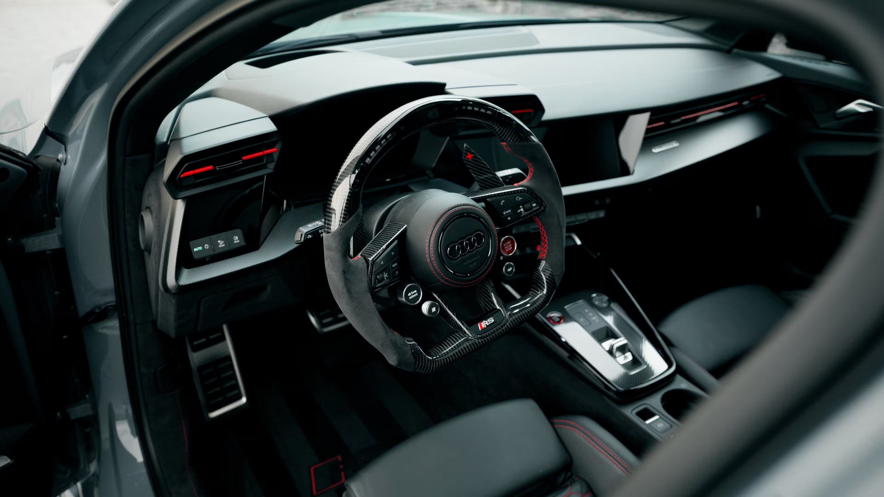 Alcantara sportstuur auto