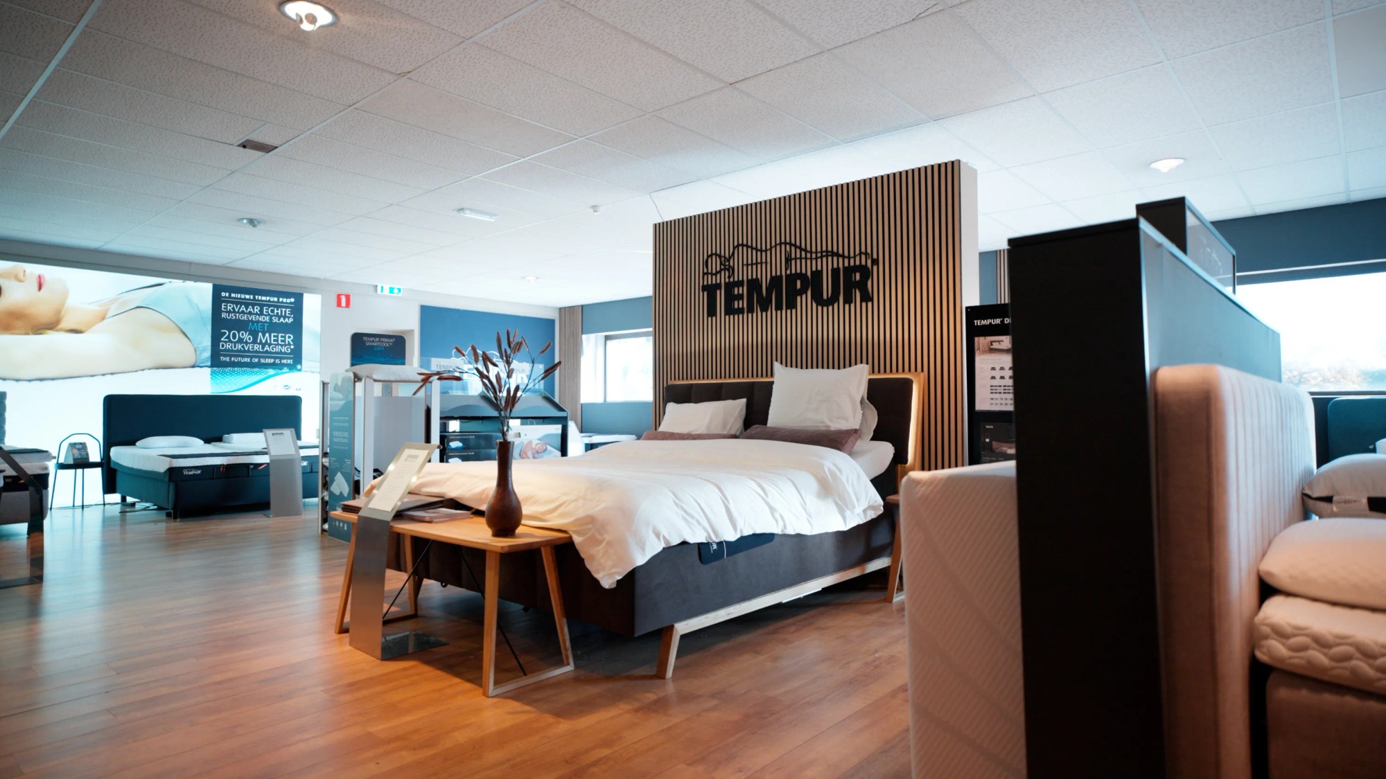 Bed in de showroom