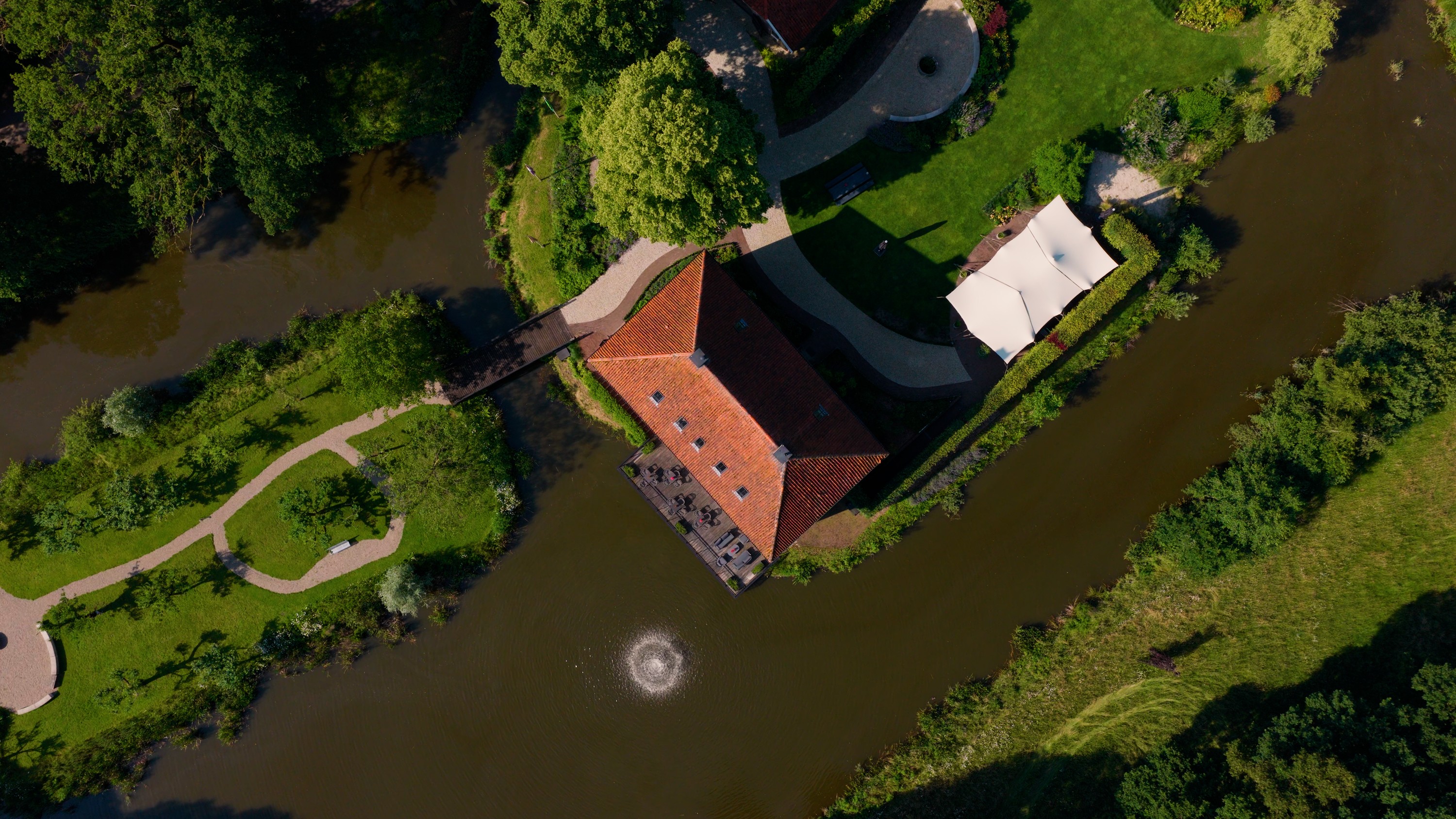 Dronebeeld locatie landhuis
